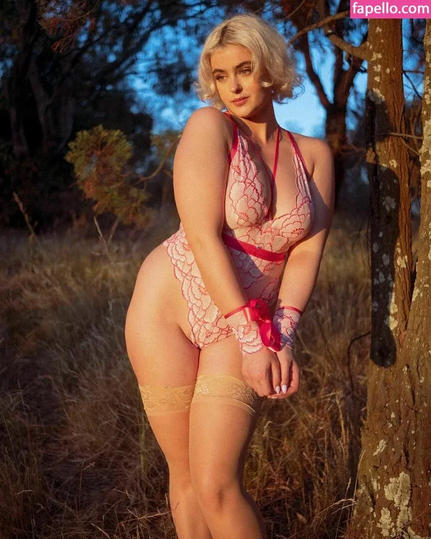 Iskra Lawrence Onlyfans Photo Gallery 
