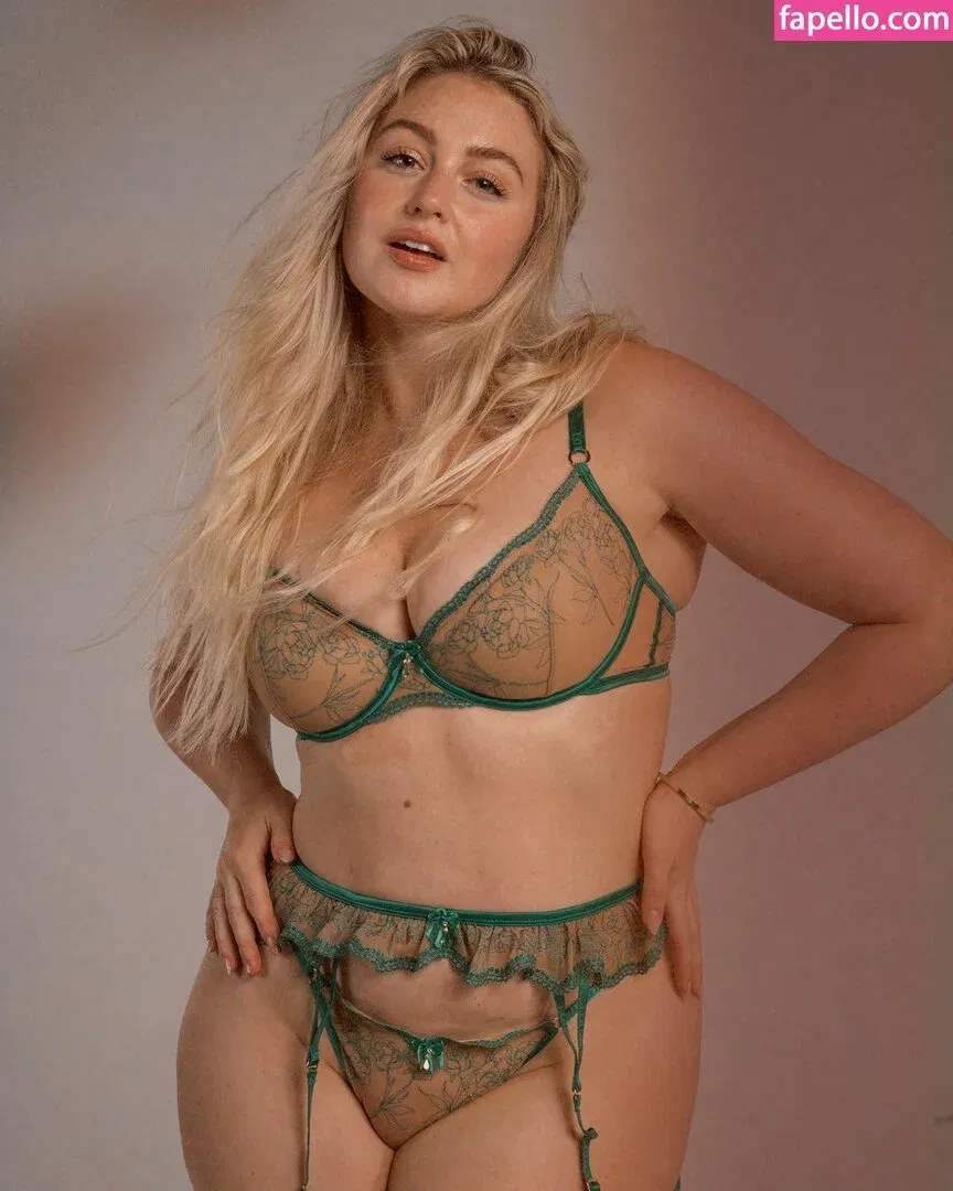 Iskra Lawrence Onlyfans Photo Gallery 