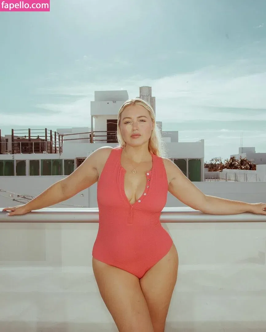 Iskra Lawrence Onlyfans Photo Gallery 