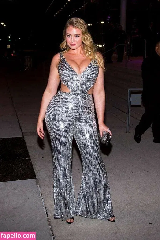 Iskra Lawrence Onlyfans Photo Gallery 