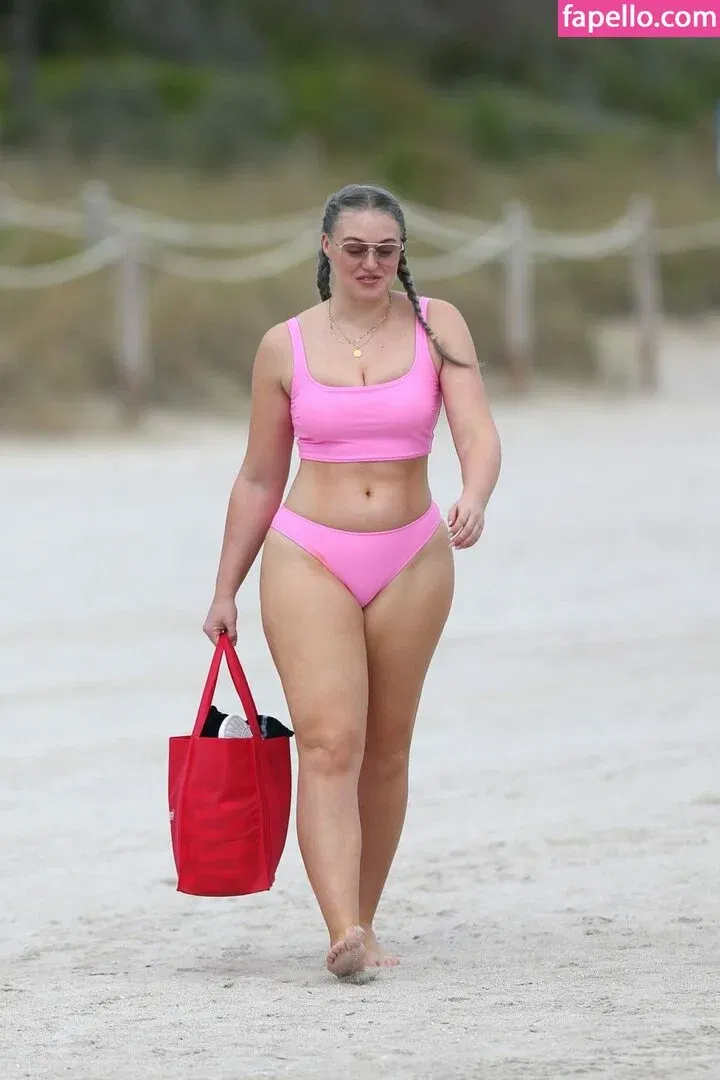 Iskra Lawrence Onlyfans Photo Gallery 