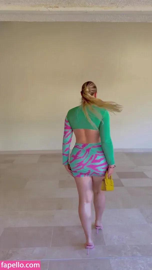 Iskra Lawrence Onlyfans Photo Gallery 