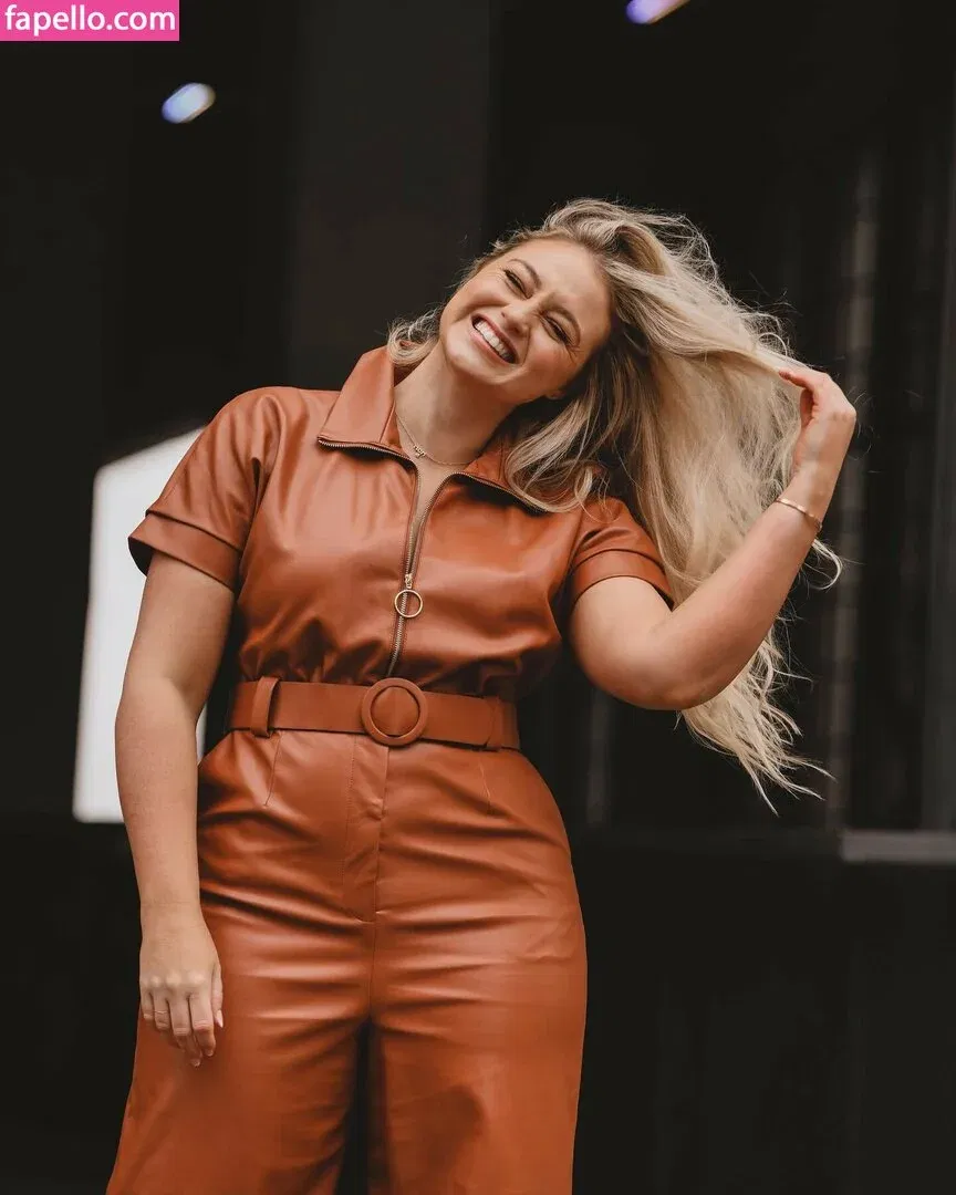 Iskra Lawrence Onlyfans Photo Gallery 