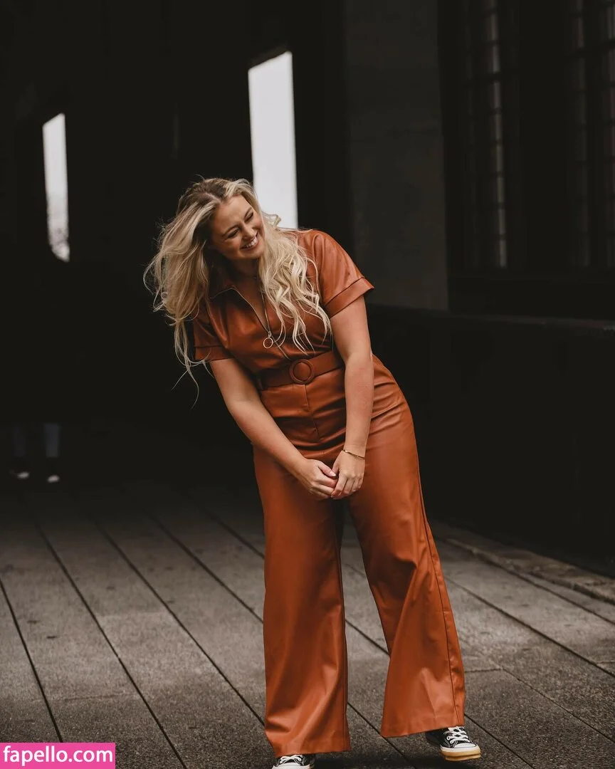 Iskra Lawrence Onlyfans Photo Gallery 