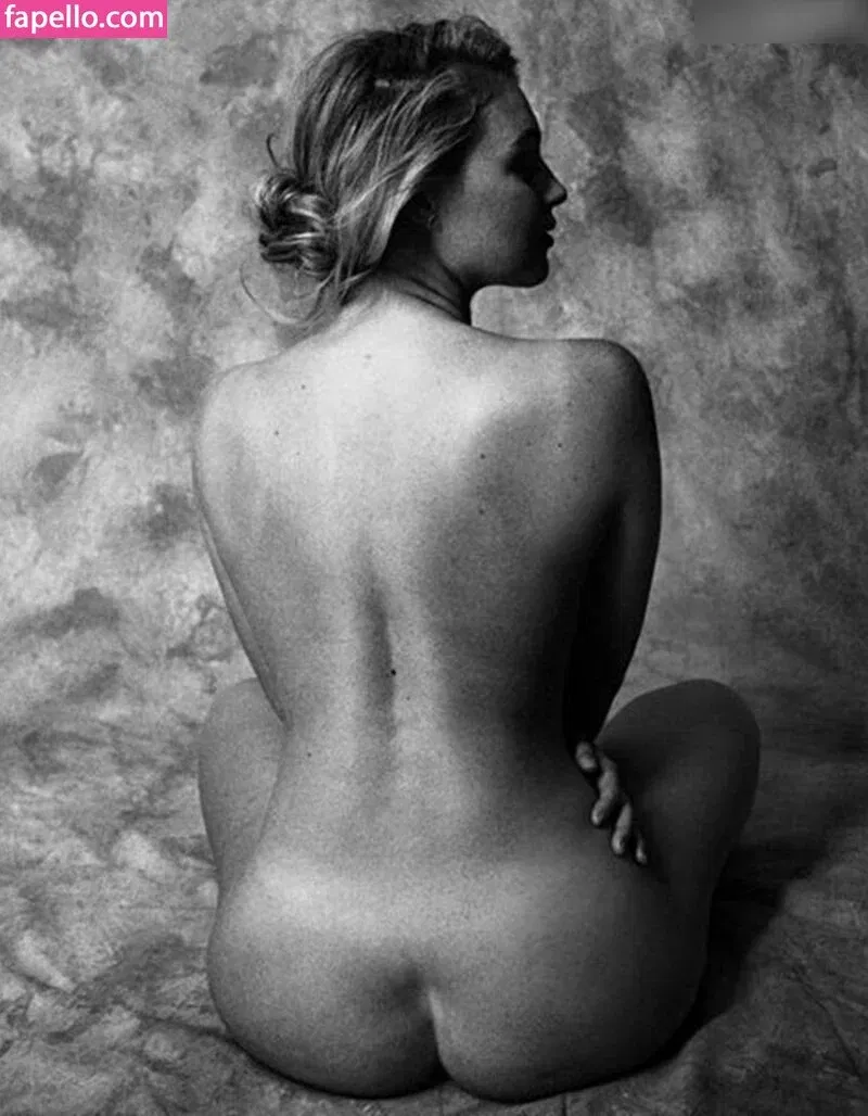 Iskra Lawrence Onlyfans Photo Gallery 