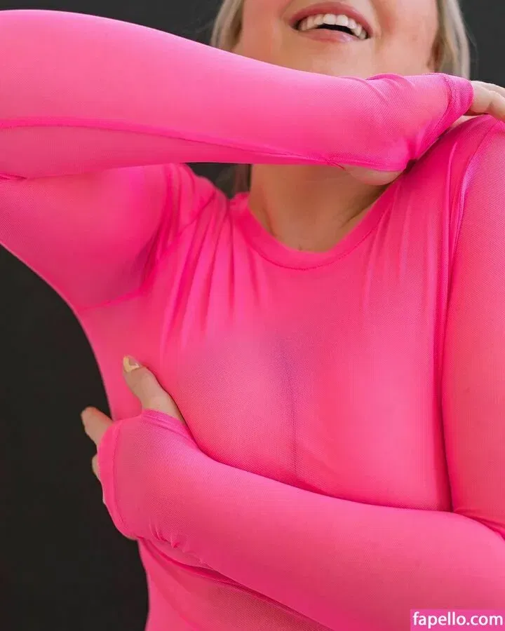 Iskra Lawrence Onlyfans Photo Gallery 