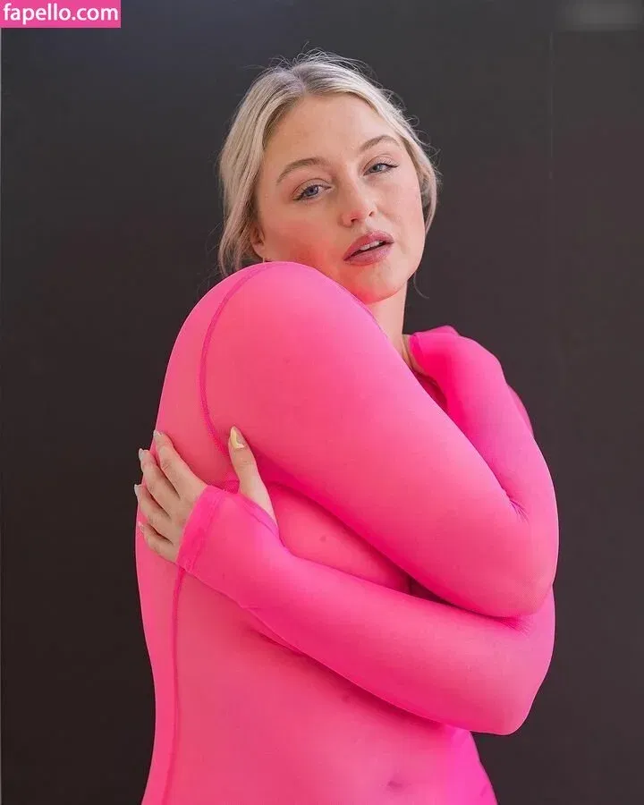 Iskra Lawrence Onlyfans Photo Gallery 