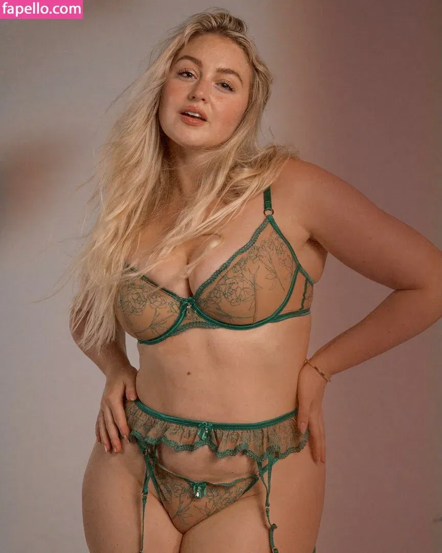 Iskra Lawrence Onlyfans Photo Gallery 