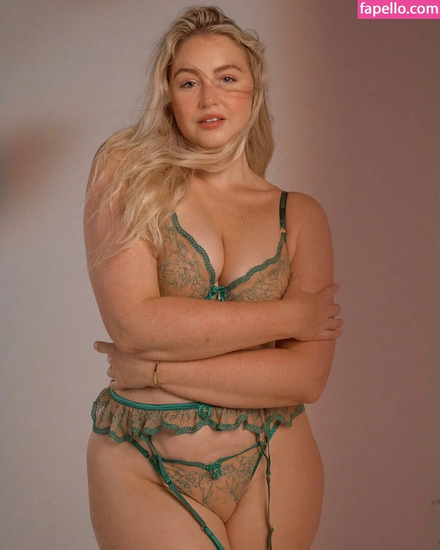 Iskra Lawrence Onlyfans Photo Gallery 