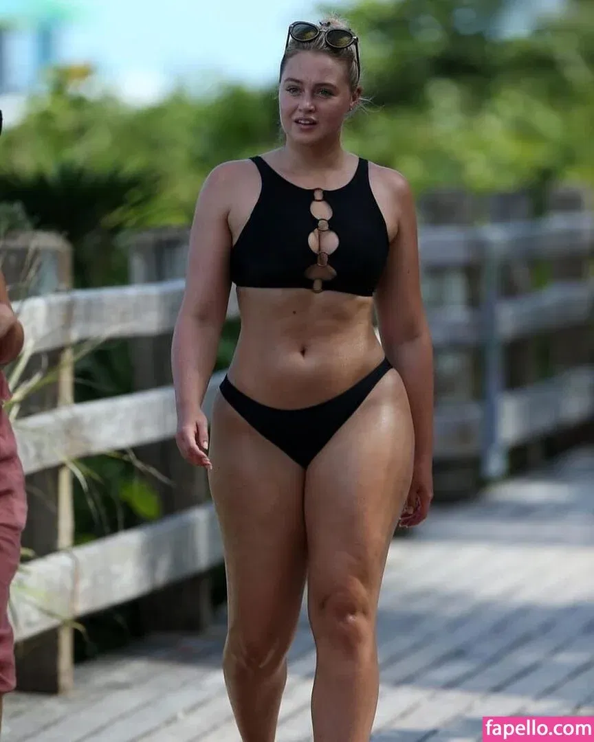 Iskra Lawrence Onlyfans Photo Gallery 