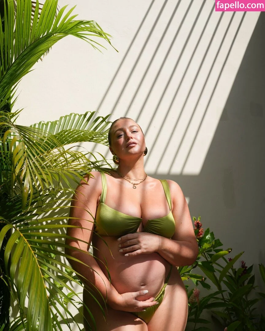 Iskra Lawrence Onlyfans Photo Gallery 