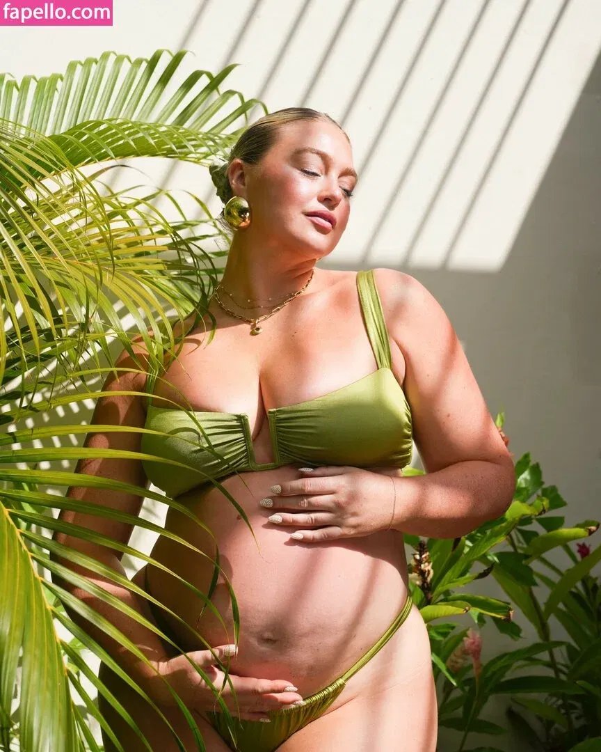 Iskra Lawrence Onlyfans Photo Gallery 
