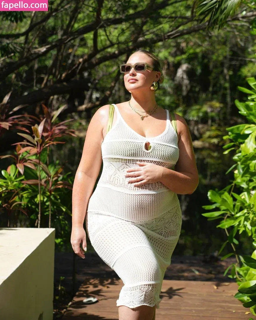 Iskra Lawrence Onlyfans Photo Gallery 