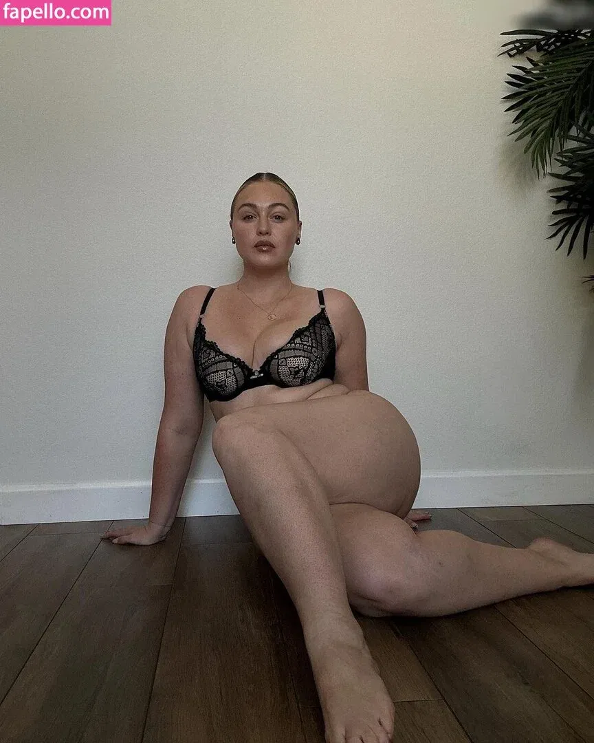 Iskra Lawrence Onlyfans Photo Gallery 