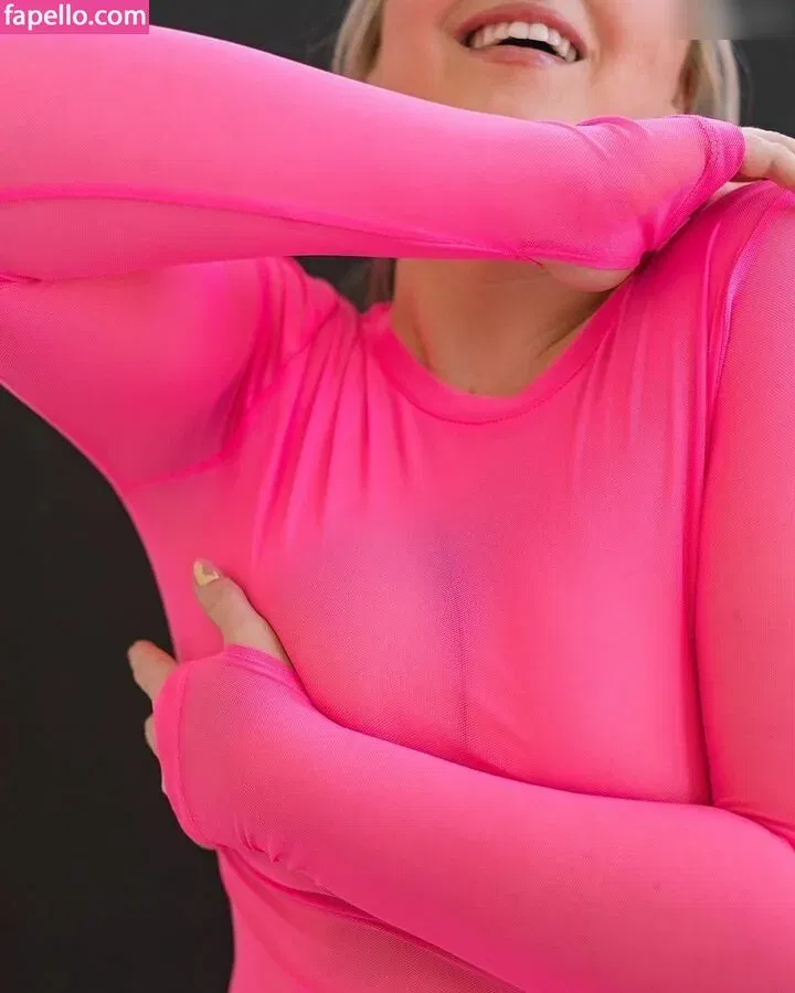 Iskra Lawrence Onlyfans Photo Gallery 