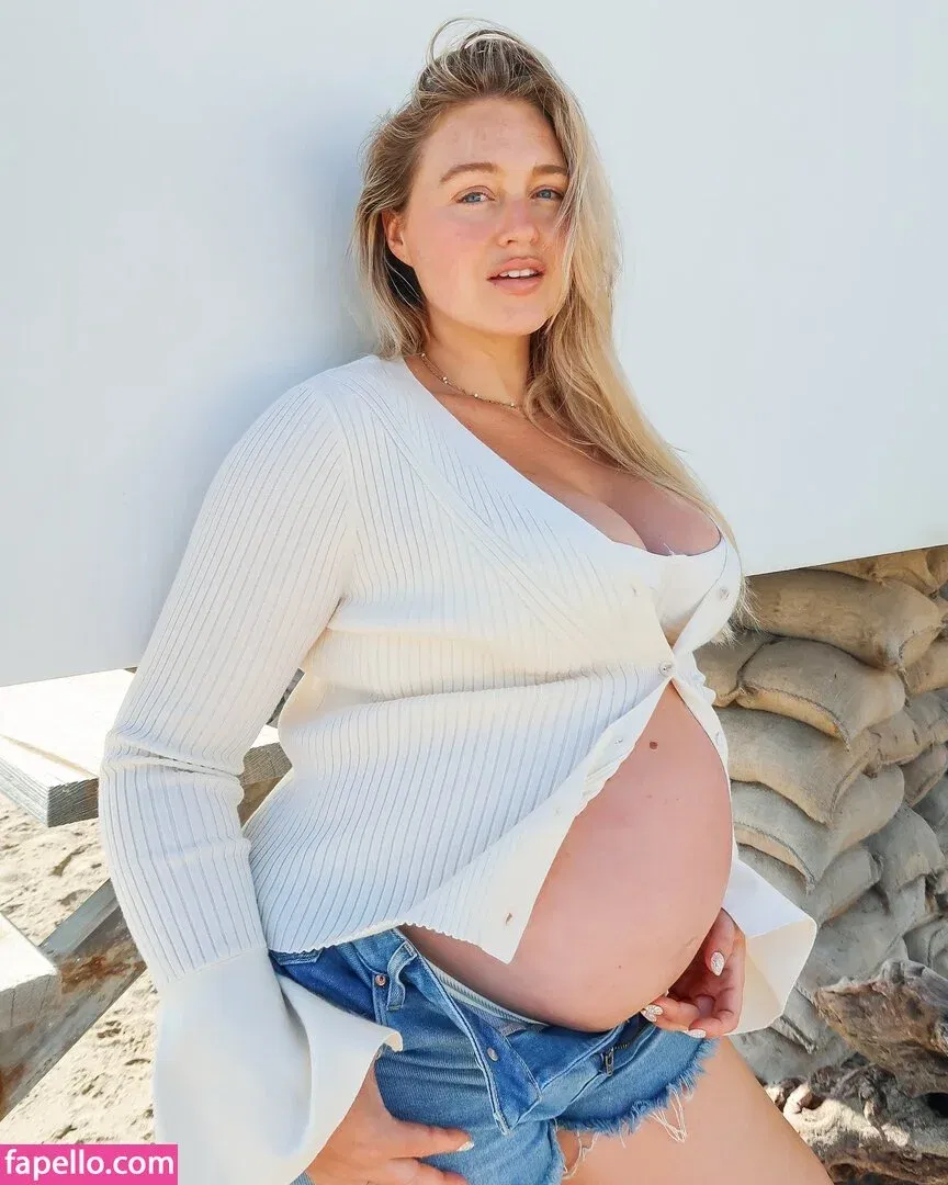 Iskra Lawrence Onlyfans Photo Gallery 