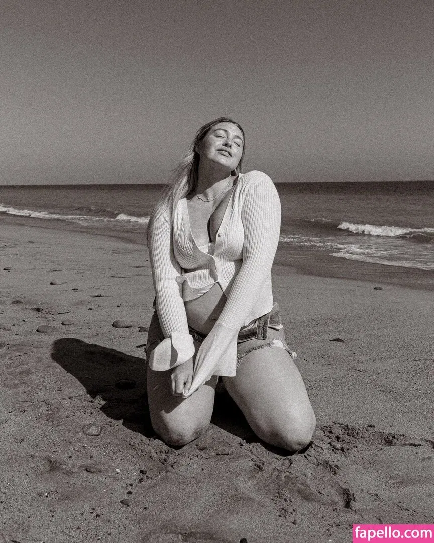 Iskra Lawrence Onlyfans Photo Gallery 