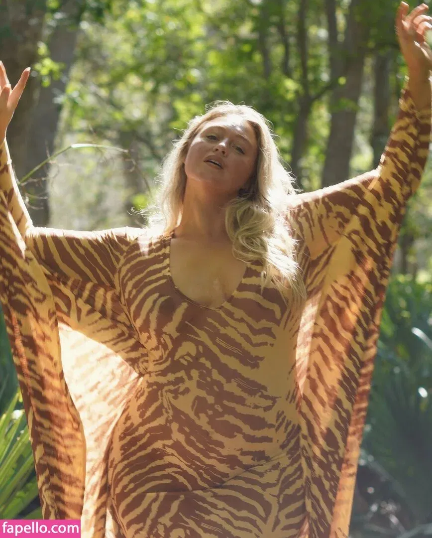 Iskra Lawrence Onlyfans Photo Gallery 