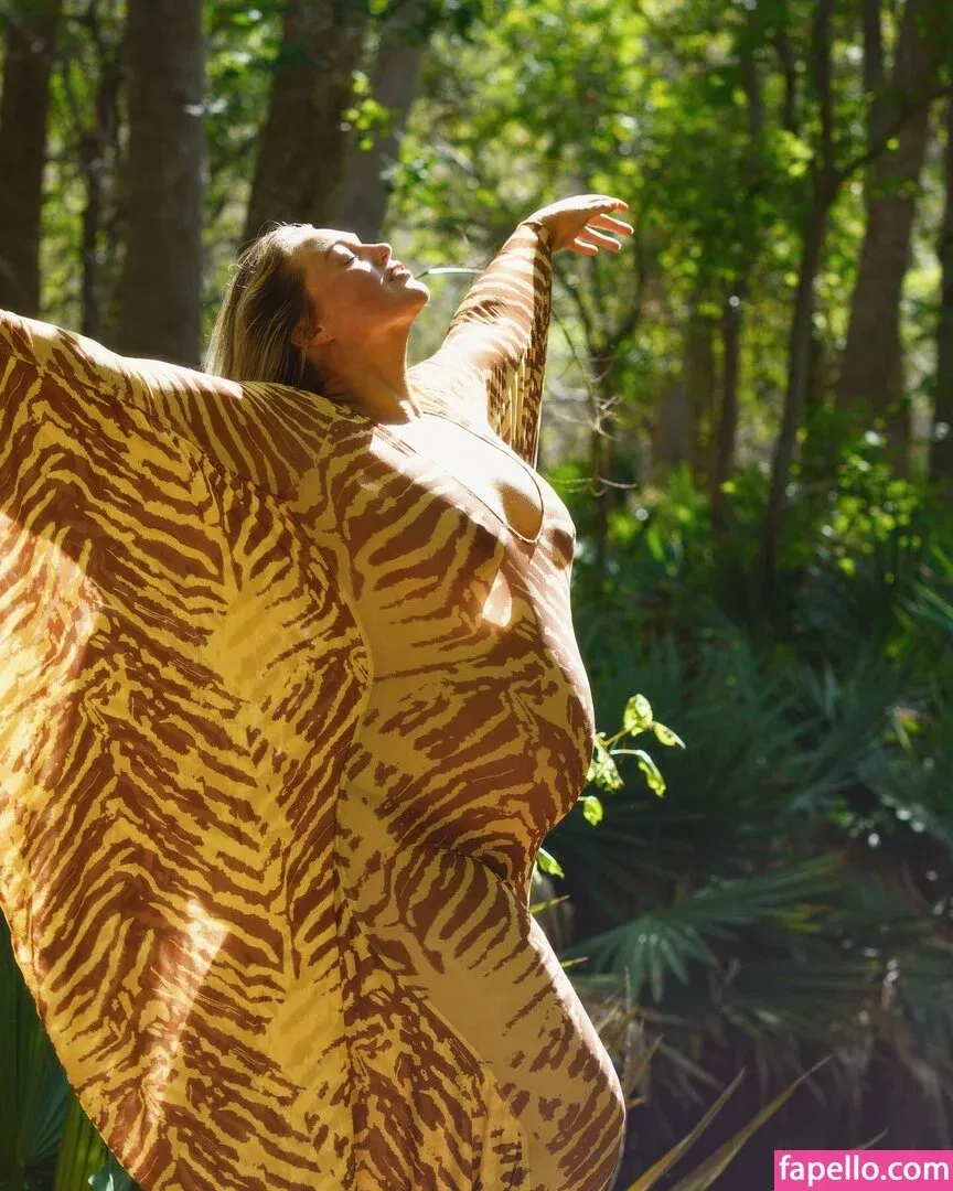 Iskra Lawrence Onlyfans Photo Gallery 