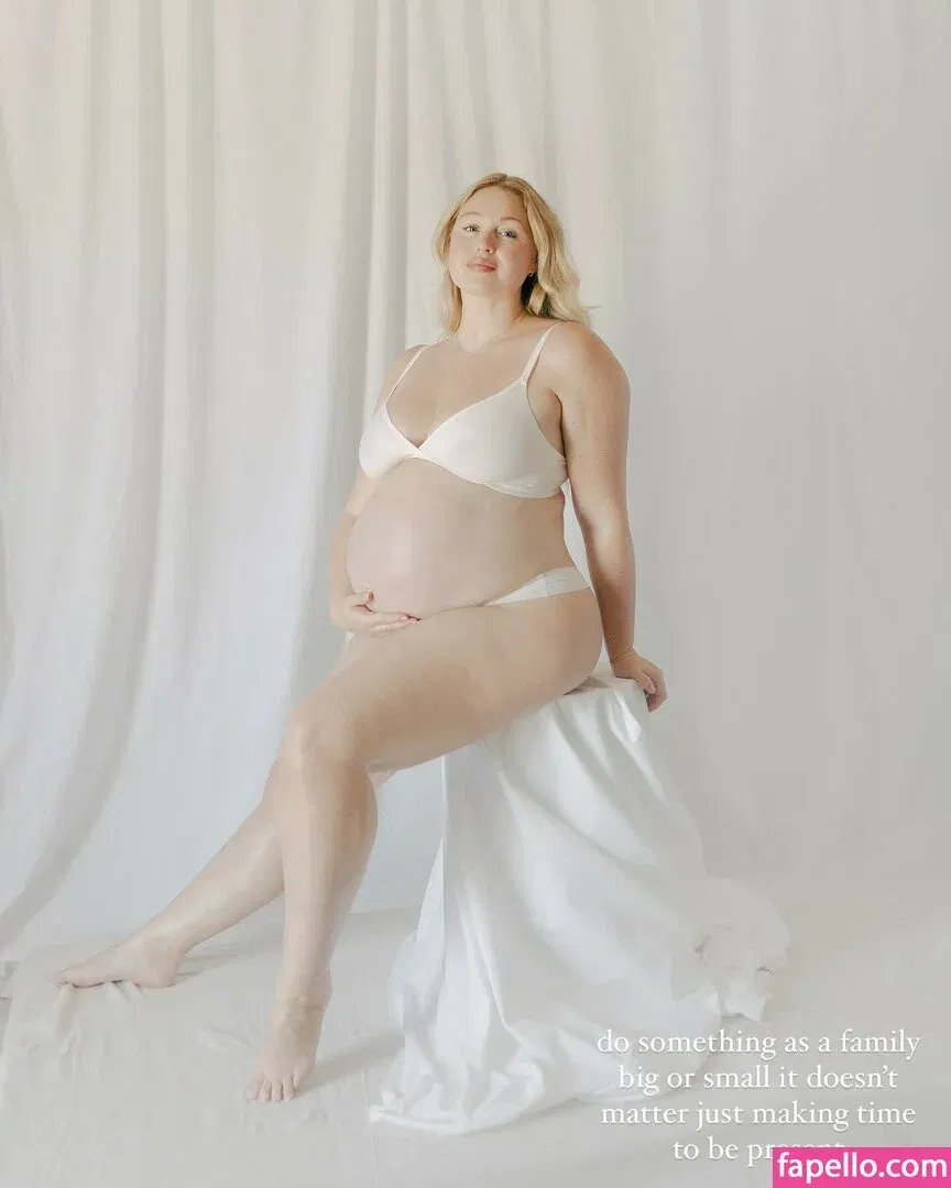 Iskra Lawrence Onlyfans Photo Gallery 