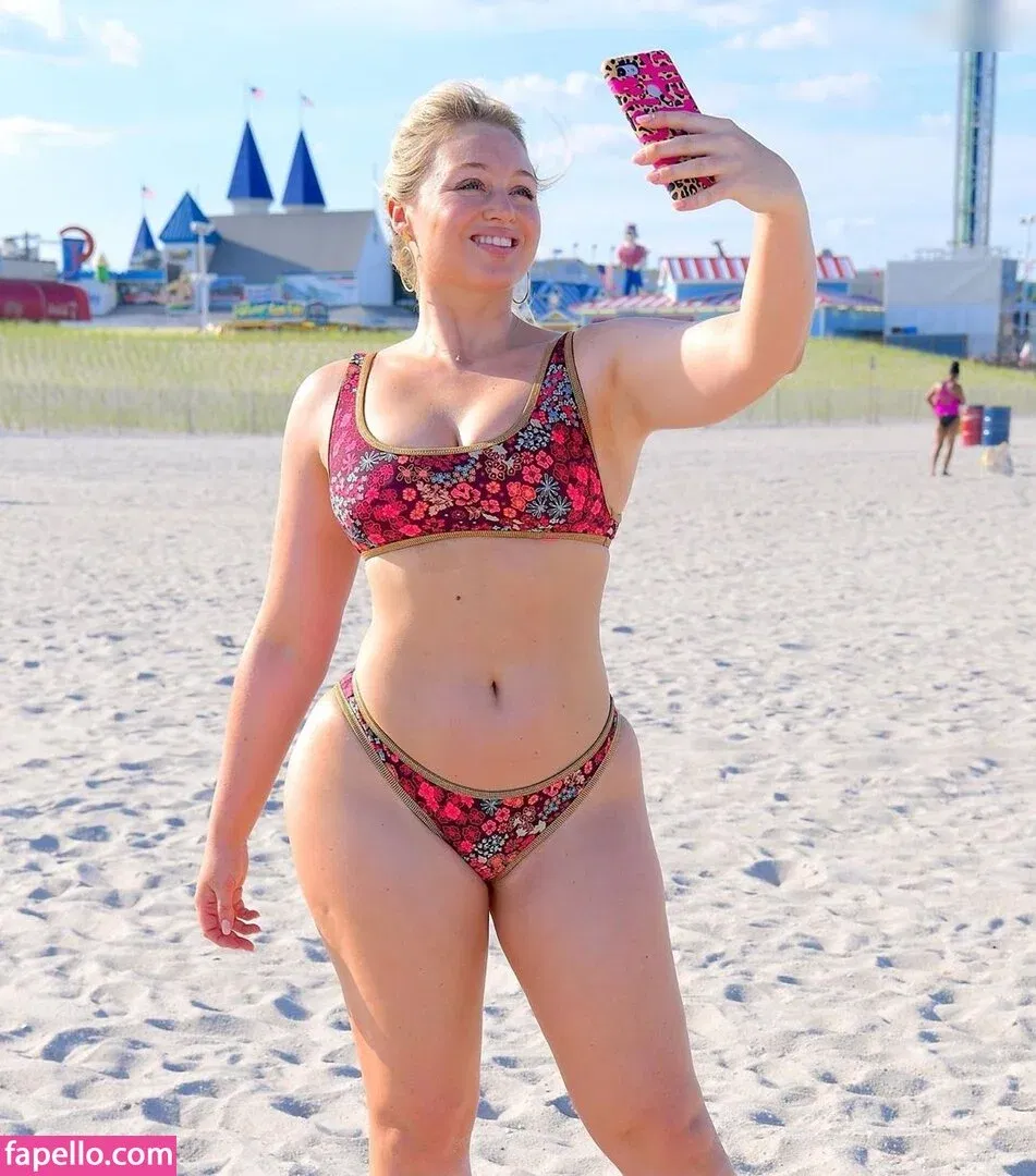 Iskra Lawrence Onlyfans Photo Gallery 