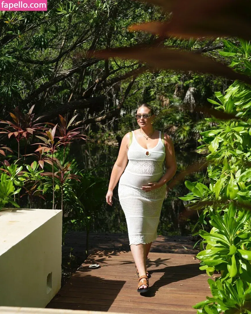 Iskra Lawrence Onlyfans Photo Gallery 