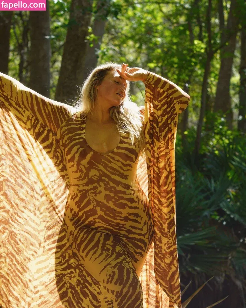 Iskra Lawrence Onlyfans Photo Gallery 