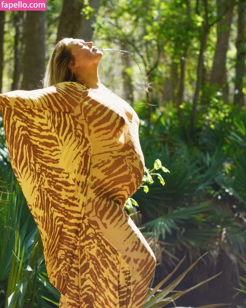 Iskra Lawrence Onlyfans Photo Gallery 