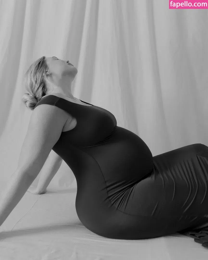 Iskra Lawrence Onlyfans Photo Gallery 