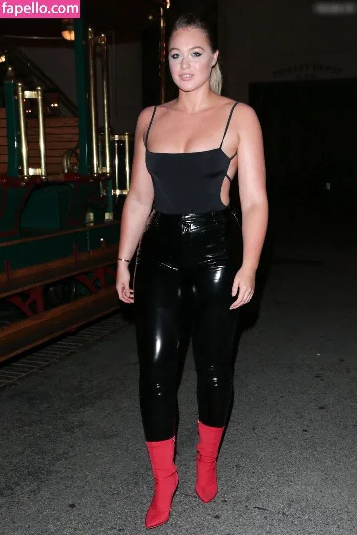 Iskra Lawrence Onlyfans Photo Gallery 