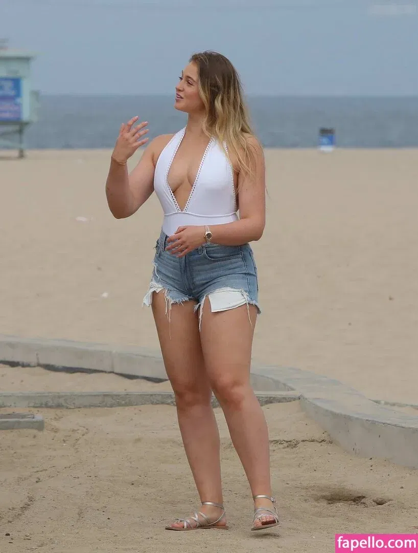 Iskra Lawrence Onlyfans Photo Gallery 