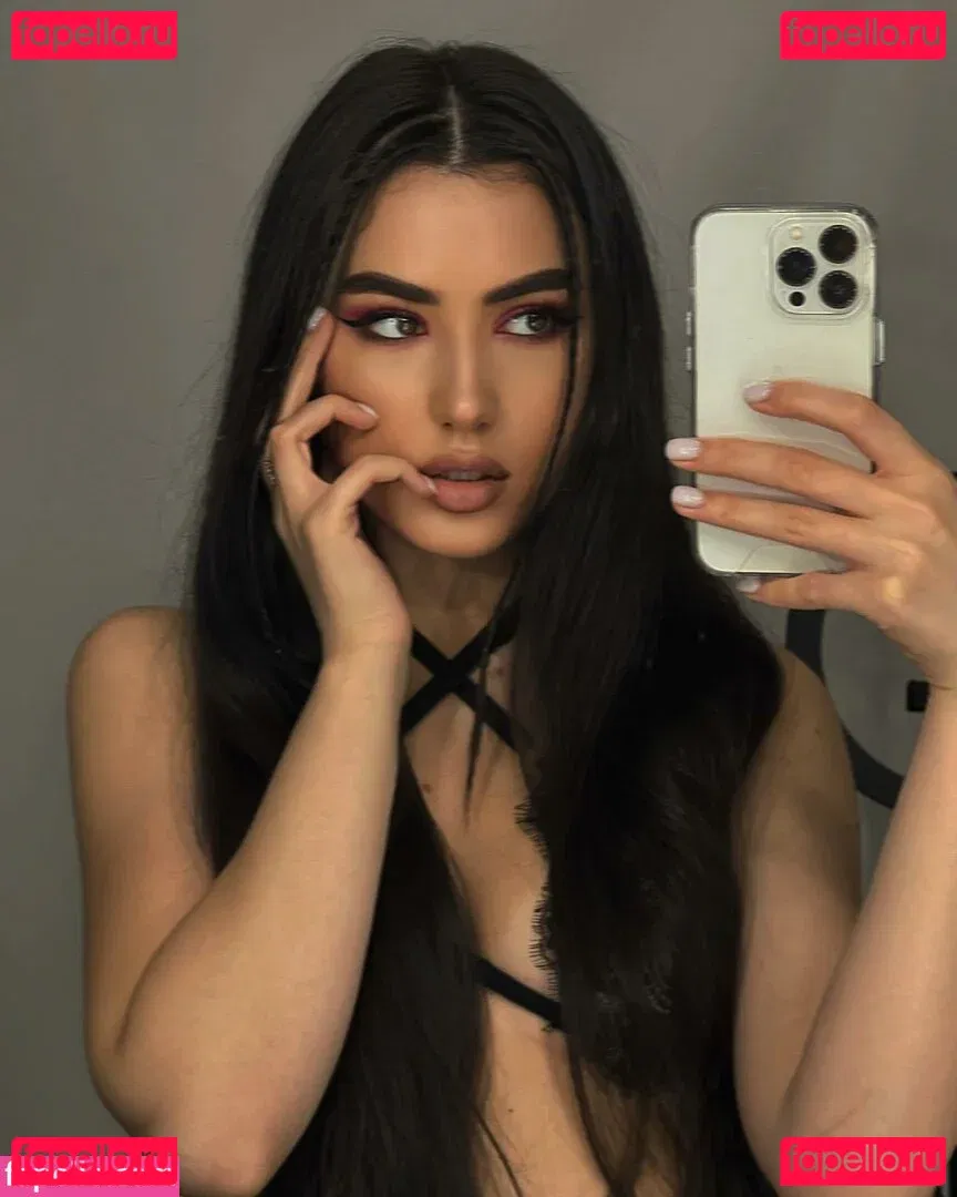 Katiaraif Onlyfans Photo Gallery 