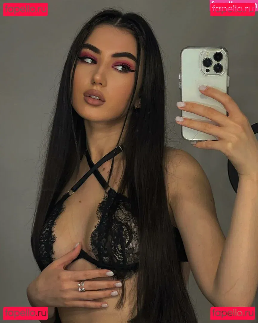 Katiaraif Onlyfans Photo Gallery 