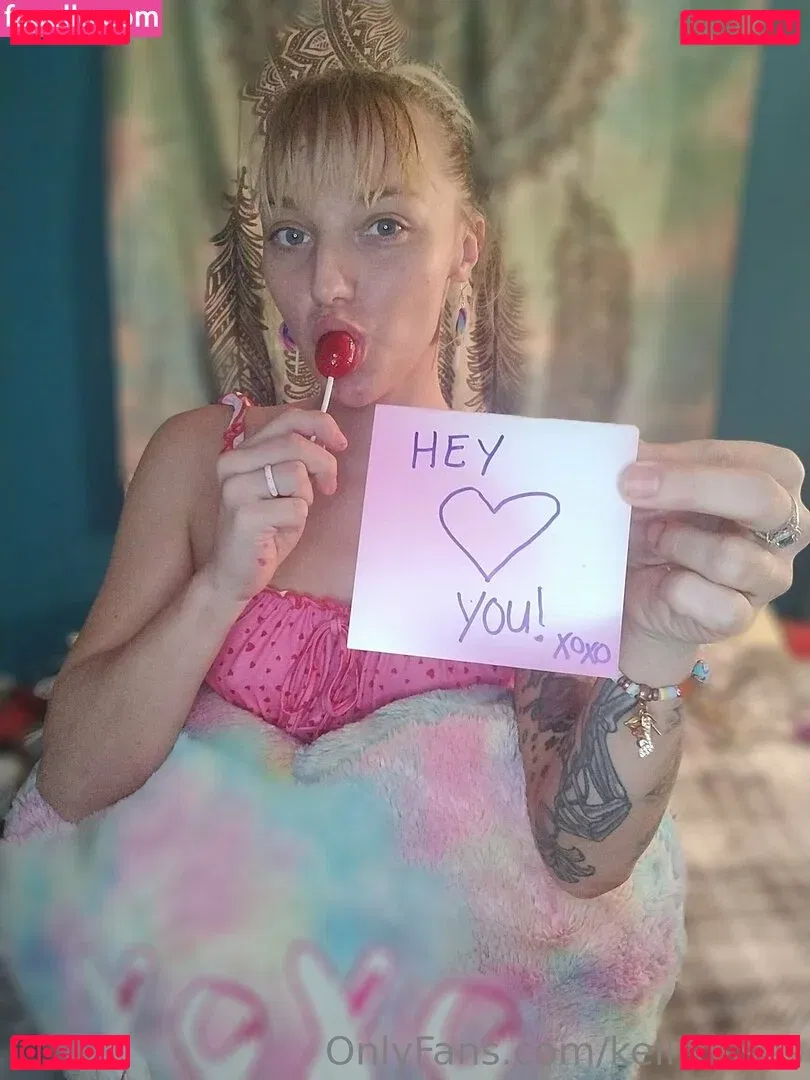 Kelli Kisses Onlyfans Photo Gallery 