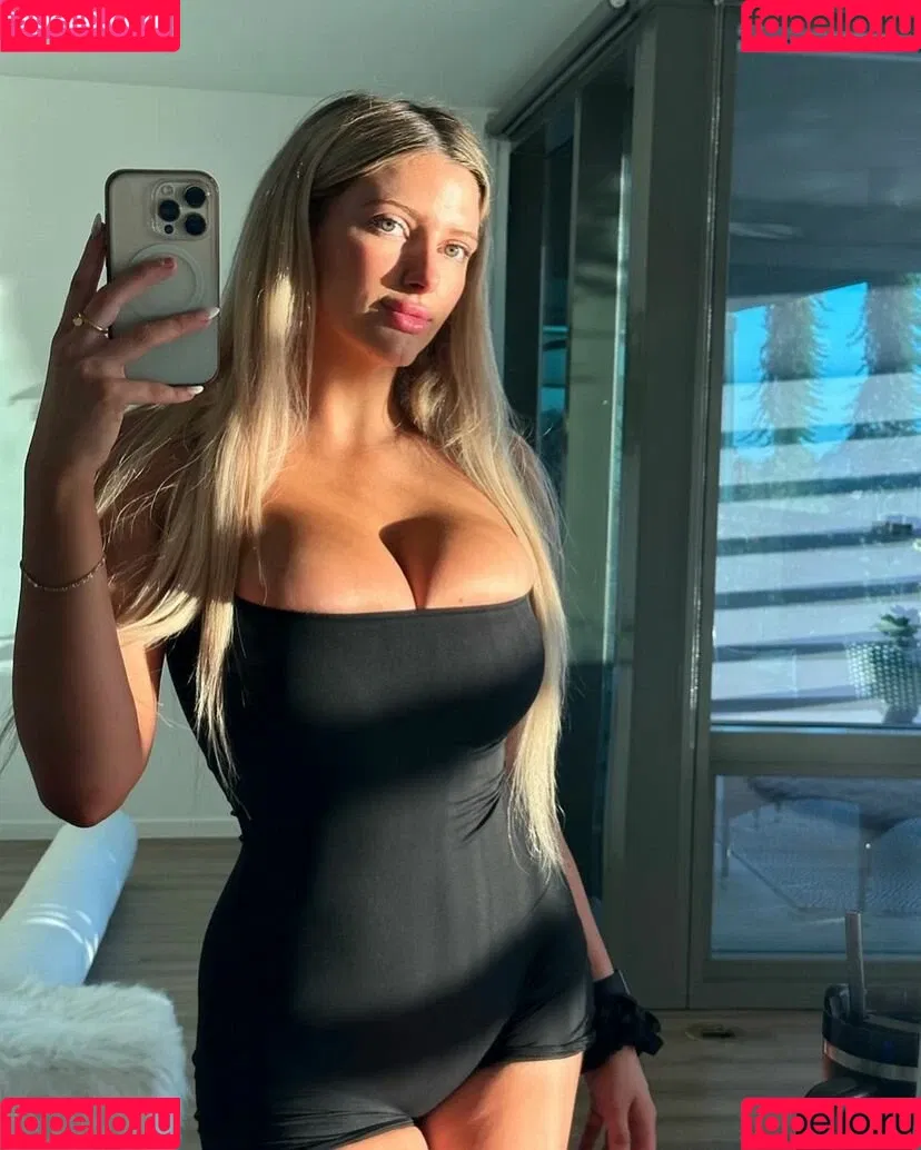 Carly Hart Onlyfans Photo Gallery 