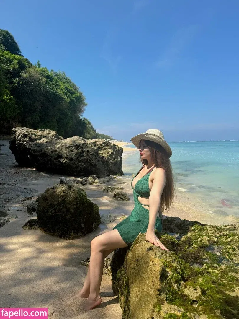 Zeling Onlyfans Photo Gallery 