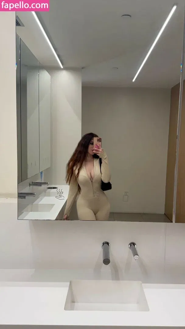 Zeling Onlyfans Photo Gallery 