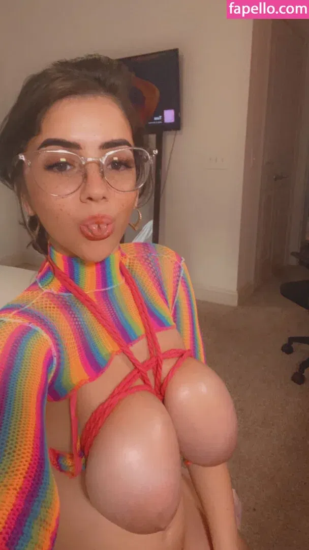 EvelynLuxe Onlyfans Photo Gallery 