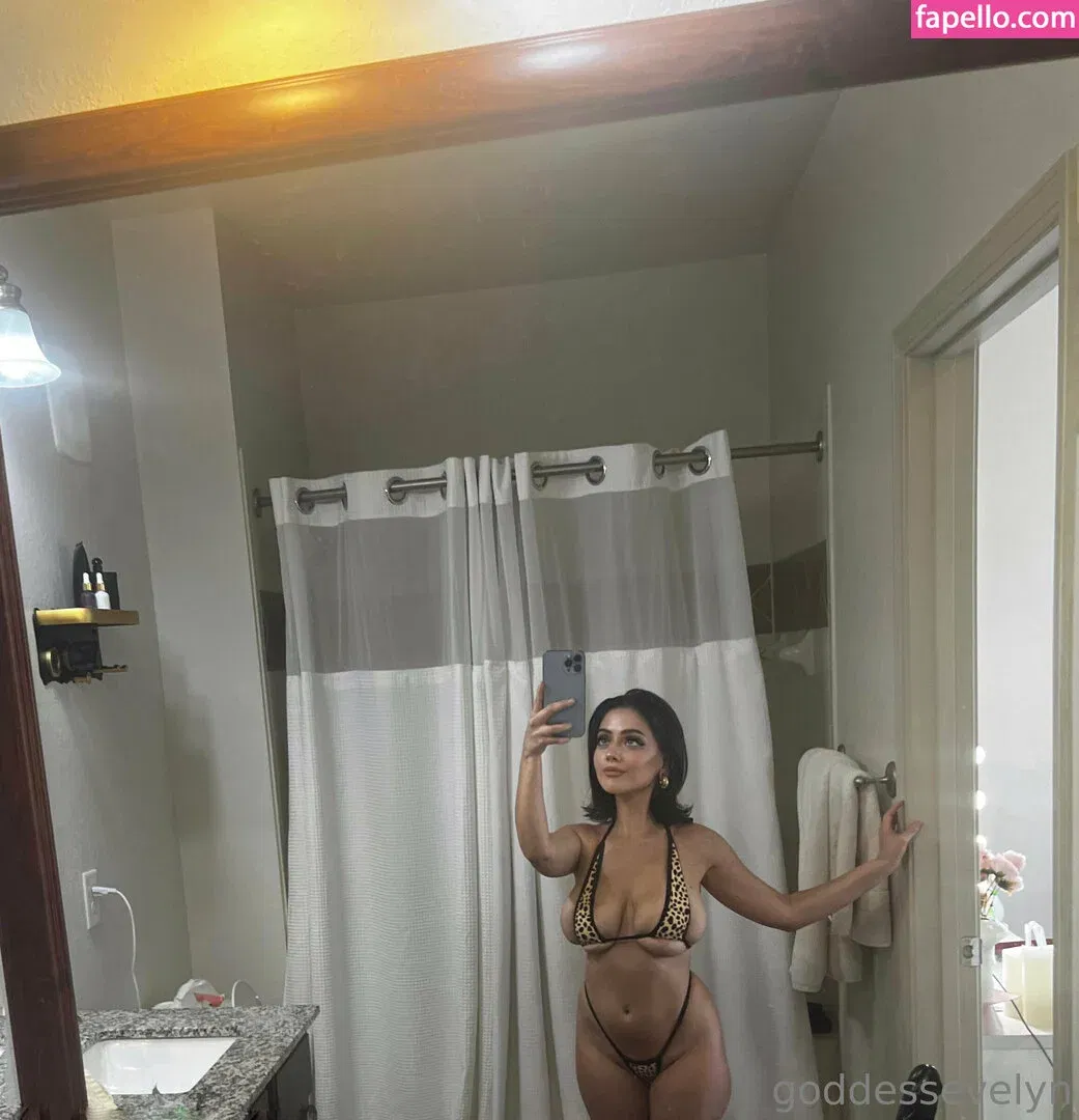 EvelynLuxe Onlyfans Photo Gallery 