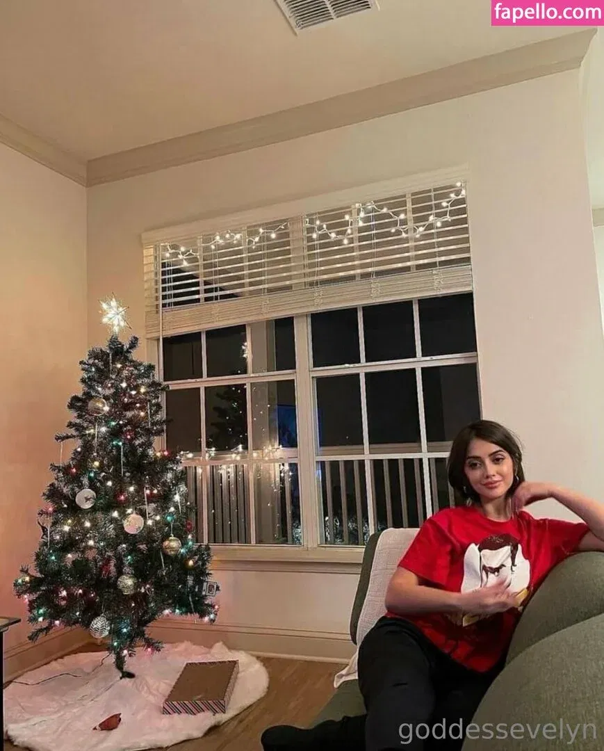 EvelynLuxe Onlyfans Photo Gallery 