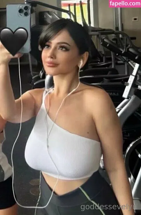 EvelynLuxe Onlyfans Photo Gallery 