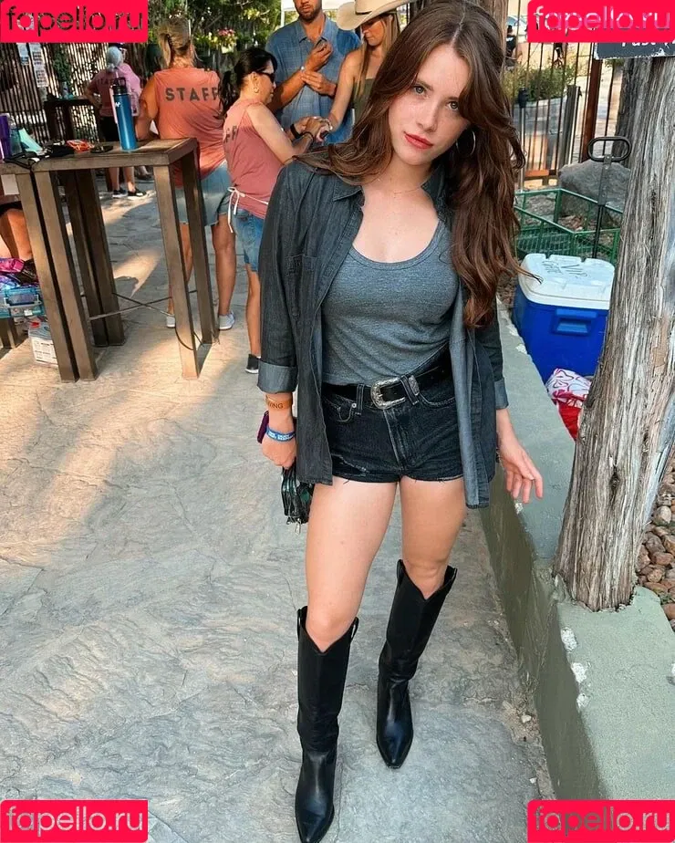 Violet Brinson Onlyfans Photo Gallery 