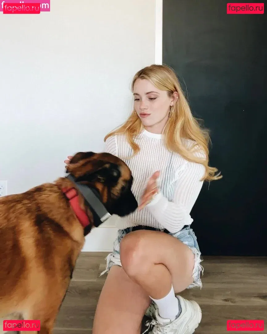 Violet Brinson Onlyfans Photo Gallery 