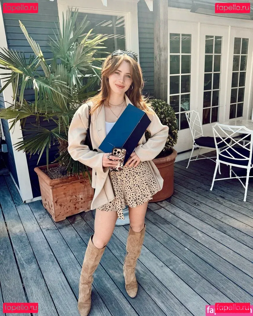 Violet Brinson Onlyfans Photo Gallery 