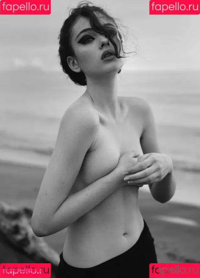 Deva Cassel Onlyfans Photo Gallery 