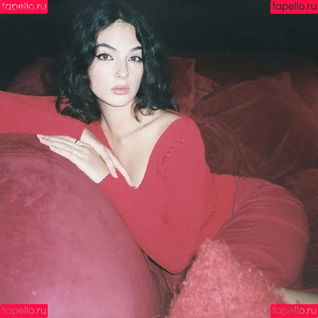 Deva Cassel Onlyfans Photo Gallery 