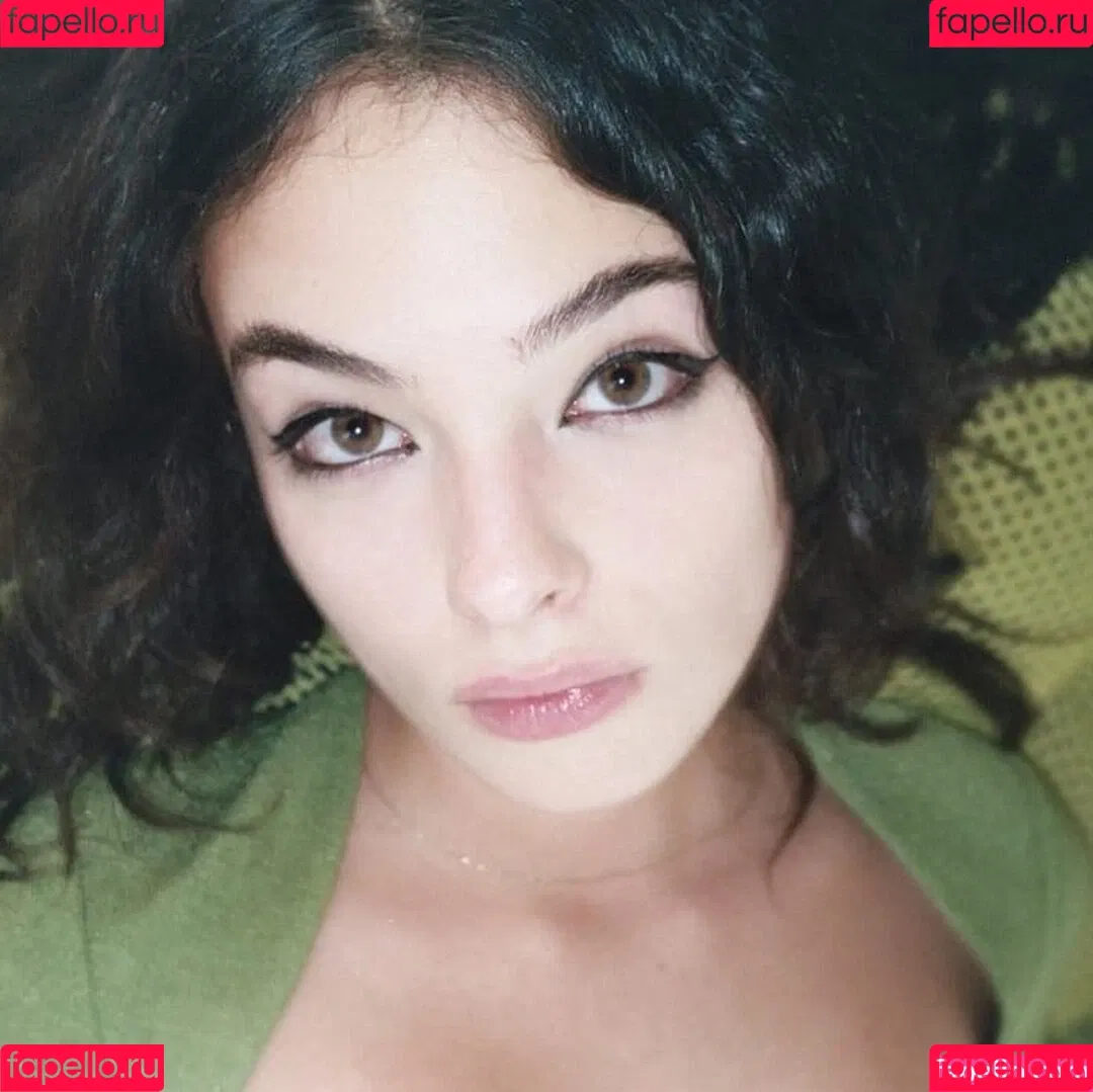 Deva Cassel Onlyfans Photo Gallery 