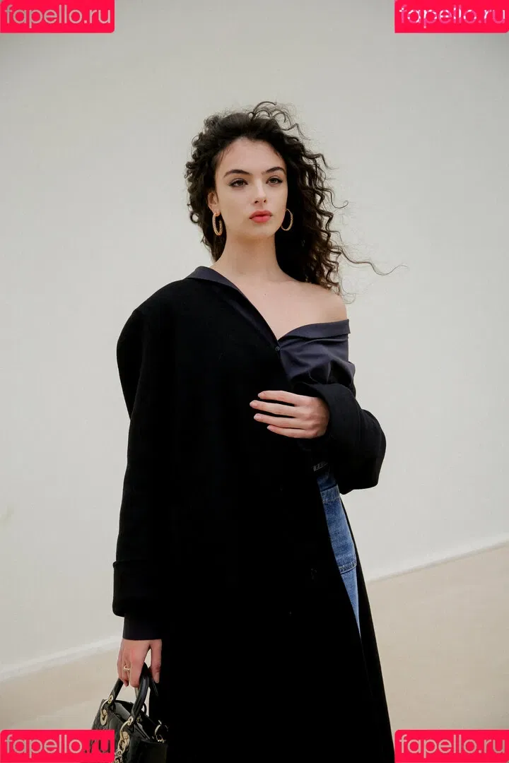 Deva Cassel Onlyfans Photo Gallery 