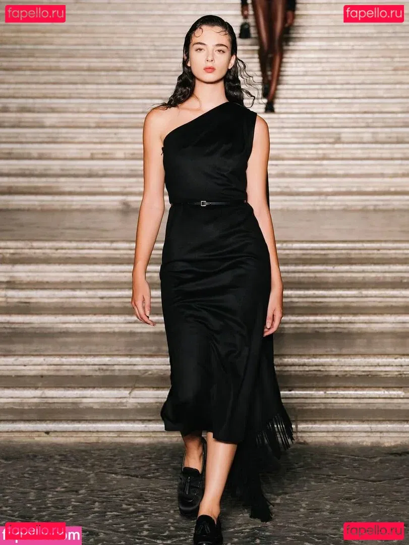 Deva Cassel Onlyfans Photo Gallery 