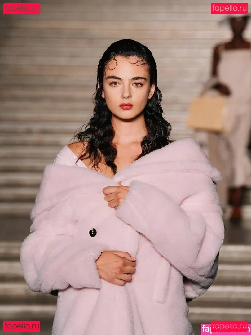 Deva Cassel Onlyfans Photo Gallery 